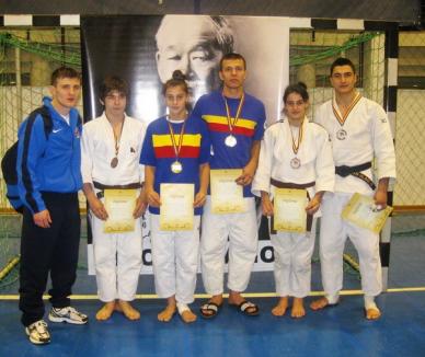 Orădencele au cucerit patru titluri de campioane naţionale la întrecerile de judo pentru tineret